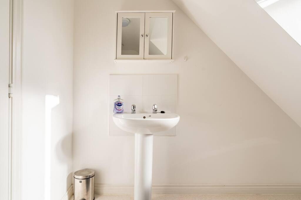 Grenadier House Apartment *