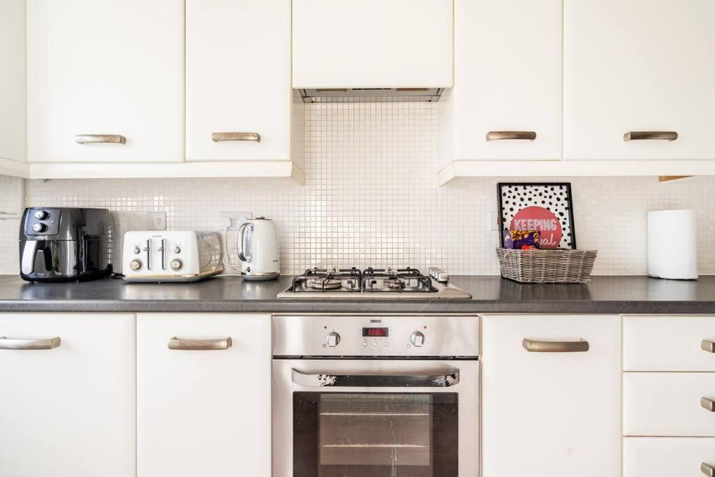 Grenadier House Apartment